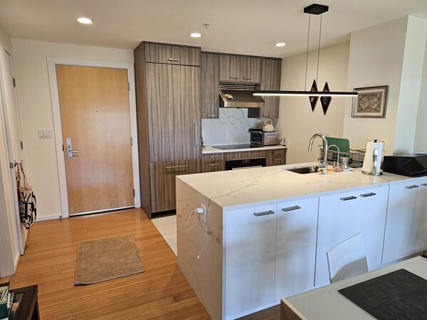2 Earhart St, Unit 707 in Cambridge, MA - Building Photo - Building Photo