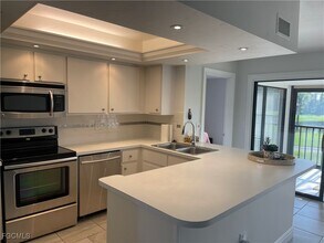 5930 Trailwinds Dr in Ft. Myers, FL - Building Photo - Building Photo