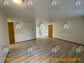 534 NE Dallas Dr in Dallas, OR - Building Photo - Building Photo