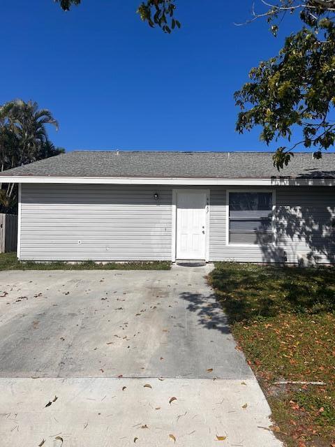 4487 SE Salvatori Rd in Stuart, FL - Building Photo