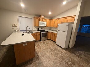 5512 Montague Ln in Pasco, WA - Building Photo - Building Photo