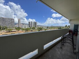 2085 Ala Wai Blvd in Honolulu, HI - Building Photo