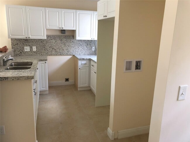 1565 NW 47th St in Miami, FL - Building Photo - Building Photo