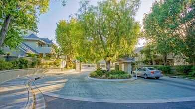 23967 Arroyo Park Dr in Santa Clarita, CA - Building Photo - Building Photo