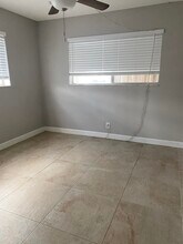 510 Lake Shore Dr-Unit -1 in West Palm Beach, FL - Foto de edificio - Building Photo