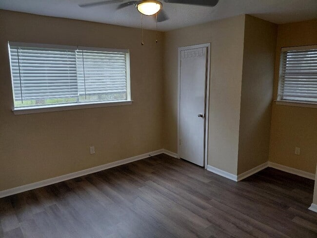 property at 5019 Tavenor Ln