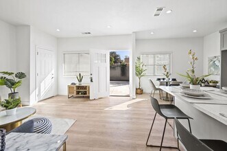 128 S Citrus Ave in Fullerton, CA - Building Photo - Building Photo