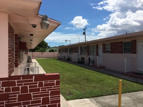 40 W 10th St in Hialeah, FL - Foto de edificio - Building Photo