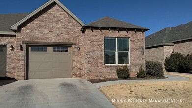 2012 102nd St in Lubbock, TX - Foto de edificio - Building Photo