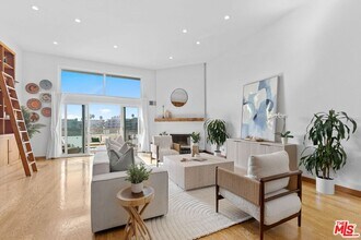 3950 Vía Dolce in Los Angeles, CA - Building Photo - Building Photo