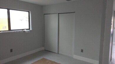 2979 NW 88th St-Unit -2 in Miami, FL - Building Photo - Building Photo