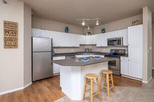 Hearthstone Apartments and Townhomes in Apple Valley, MN - Building Photo