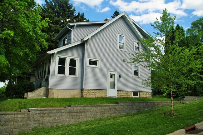 266 Belvidere St E in St. Paul, MN - Building Photo - Building Photo