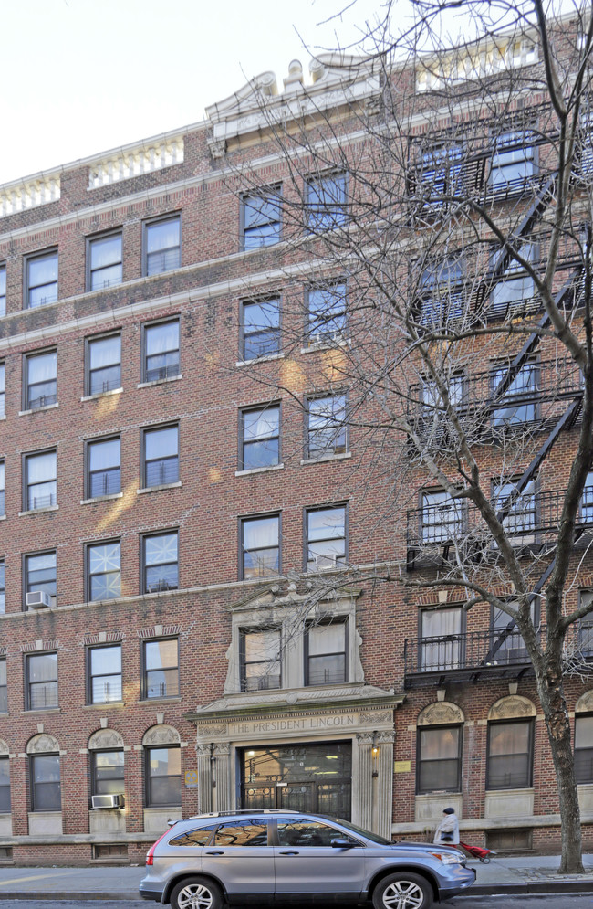 162-20 89th Ave in Jamaica, NY - Foto de edificio - Building Photo