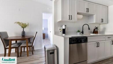 1000 Marlin Lakes Cir, Unit 324 in Sarasota, FL - Building Photo - Building Photo