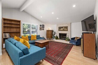6903 Moonmont Dr in Austin, TX - Foto de edificio - Building Photo