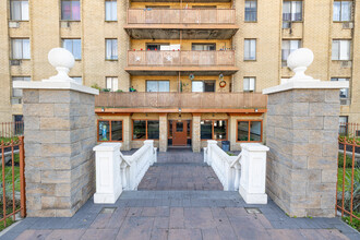 380 Front St in Hempstead, NY - Foto de edificio - Building Photo