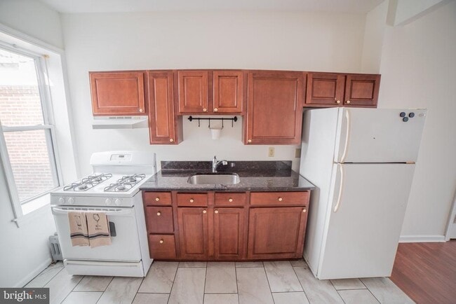 property at 2422 Poplar St