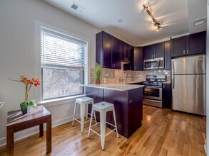 2203 W Eastwood Ave, Unit 1 in Chicago, IL - Building Photo - Building Photo