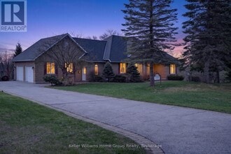 23 Fox Run Dr in Puslinch, ON - Building Photo - Building Photo