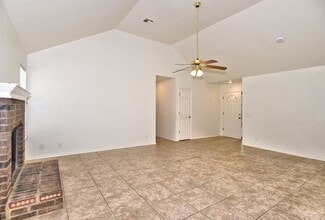 1519 N 1st St in Jenks, OK - Foto de edificio - Building Photo