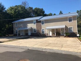 413 Hickory Ave in Niceville, FL - Building Photo