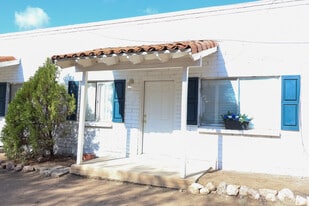 450 Via Lechuza in Rio Rico, AZ - Building Photo