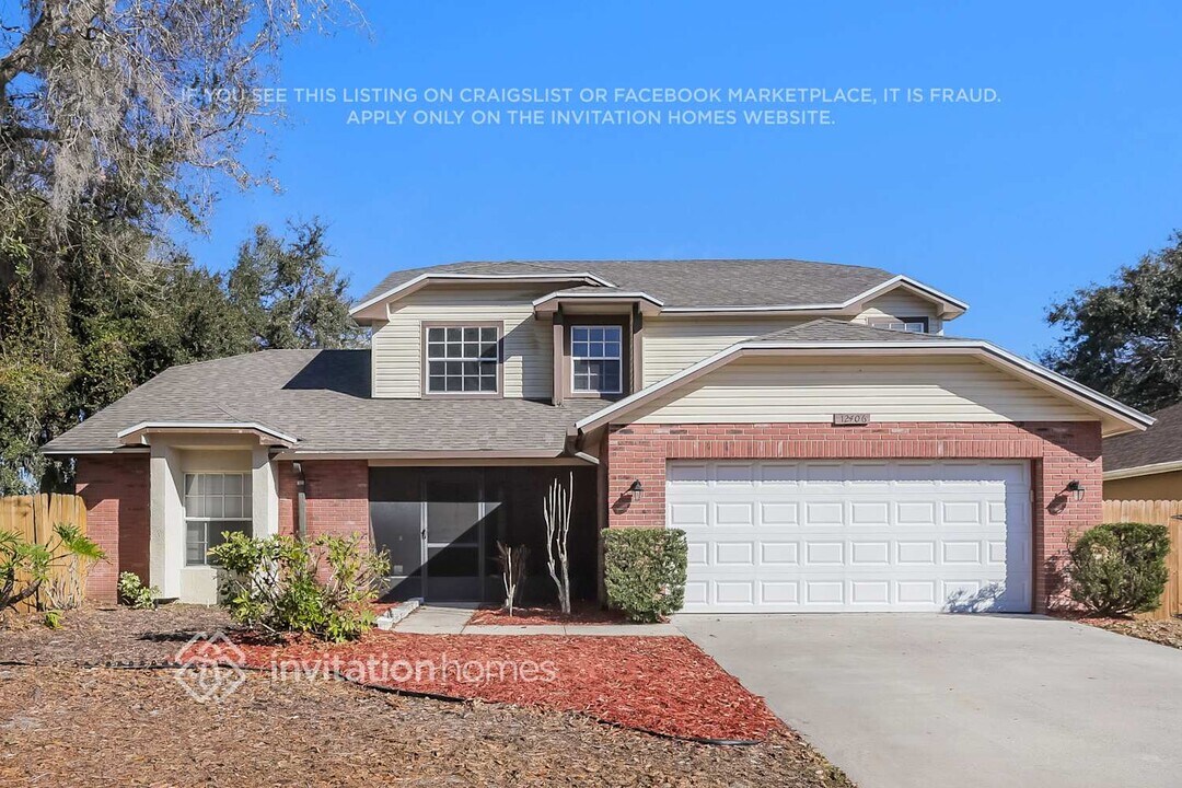 12406 Driftstone Way in Riverview, FL - Foto de edificio