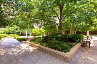 1600 S Eads St in Arlington, VA - Building Photo - Building Photo