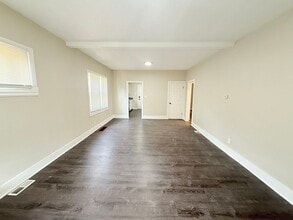 2443 Outer Dr E in Detroit, MI - Building Photo - Building Photo