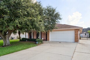 3505 Lake Arrowhead Dr in Harvey, LA - Building Photo