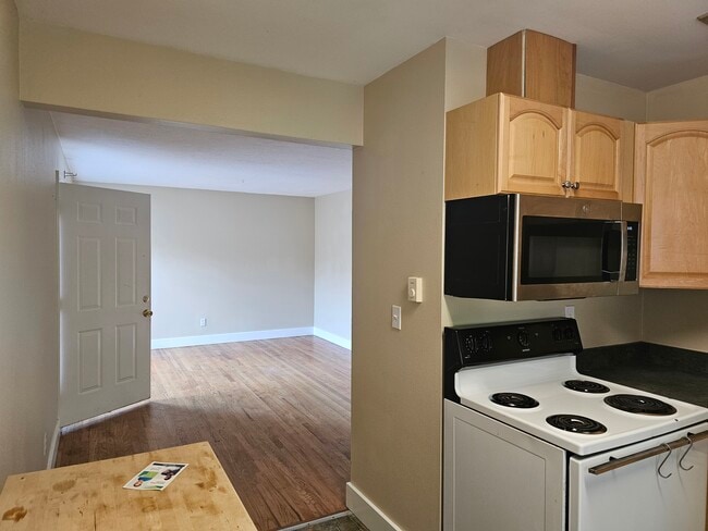 4435 SE 57th Ave in Portland, OR - Foto de edificio - Building Photo