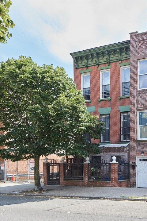 354 S 5th St in Brooklyn, NY - Building Photo