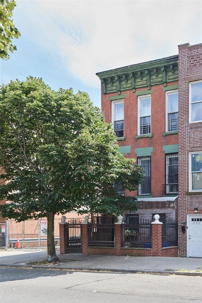 property at 354 S 5th St