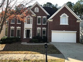 527 Huntington Downs in Alpharetta, GA - Building Photo