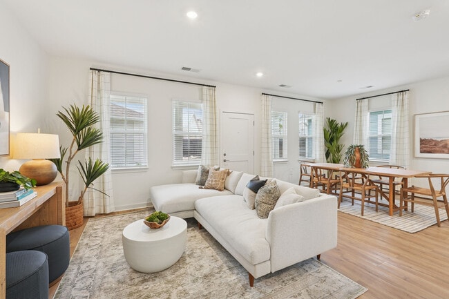 Hamlet Barclay West - Homes & Townhomes for Rent in Wilmington, NC - Building Photo - Interior Photo