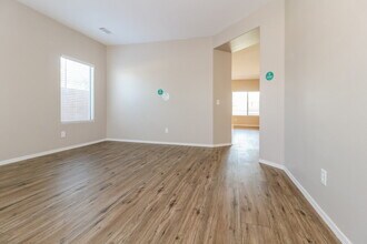 25571 W St James Ave in Buckeye, AZ - Foto de edificio - Building Photo