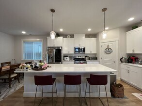 12902 SW Incline Dr in Beaverton, OR - Building Photo - Building Photo