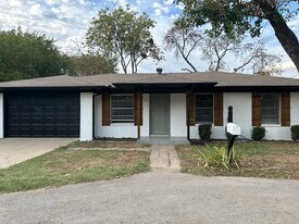 305 Mimosa St in Aubrey, TX - Building Photo