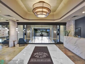 1000 W Island Blvd in Aventura, FL - Building Photo - Building Photo