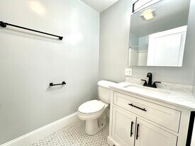 409 Main St, Unit 2 in Woburn, MA - Building Photo