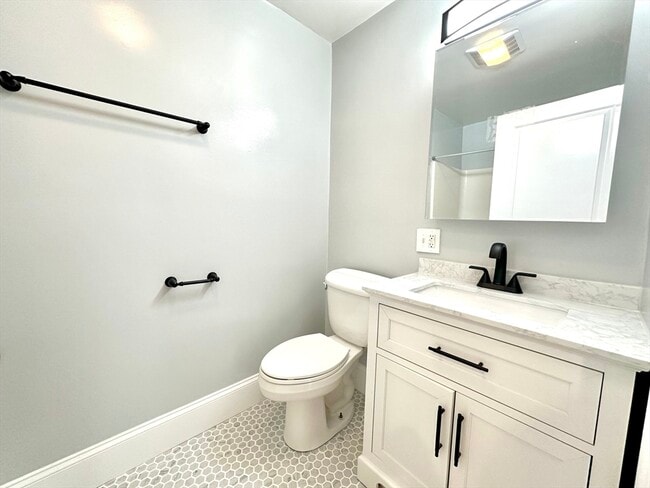409 Main St, Unit 2