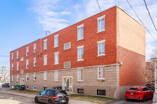 390 9E Av in Montréal, QC - Building Photo