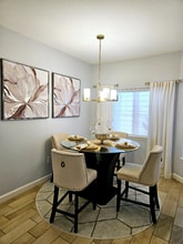 3236 E Chandler Blvd in Phoenix, AZ - Foto de edificio - Building Photo