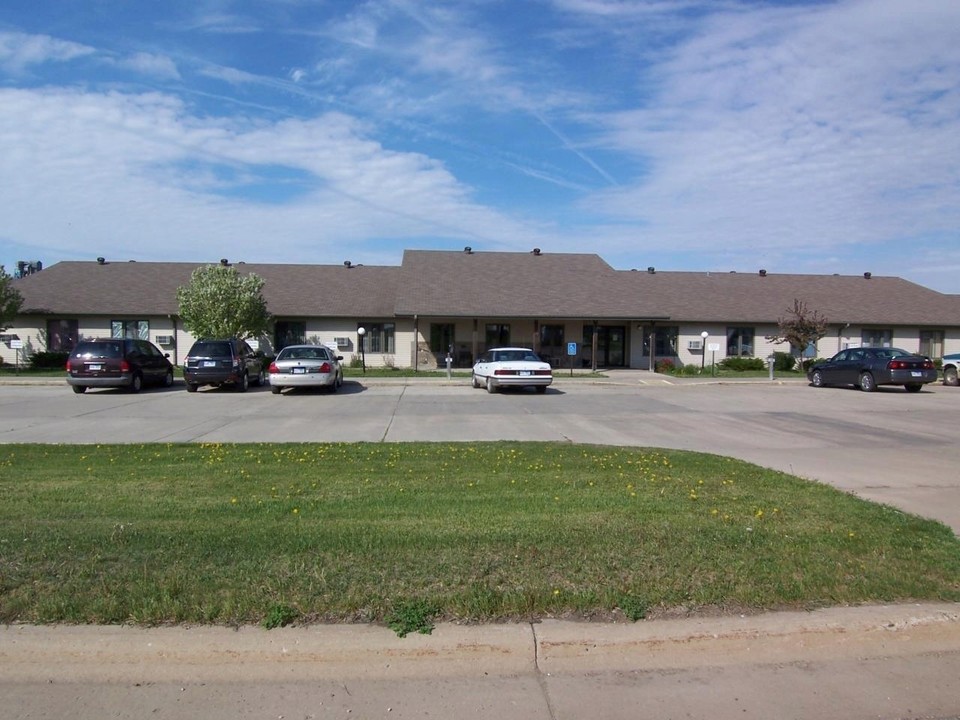 Lakeview & Diamond in Arlington, SD - Building Photo