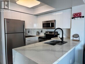 28 Harrison Garden Blvd in Toronto, ON - Building Photo - Building Photo