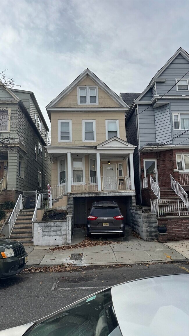 40 Willow St in Bayonne, NJ - Building Photo - Building Photo