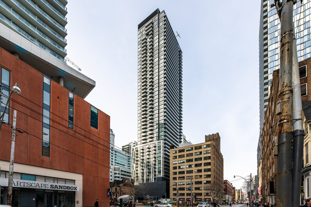 87 Peter in Toronto, ON - Building Photo