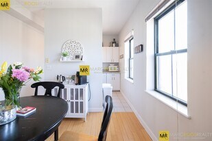 161 Washington St, Unit Washington St in Boston, MA - Building Photo