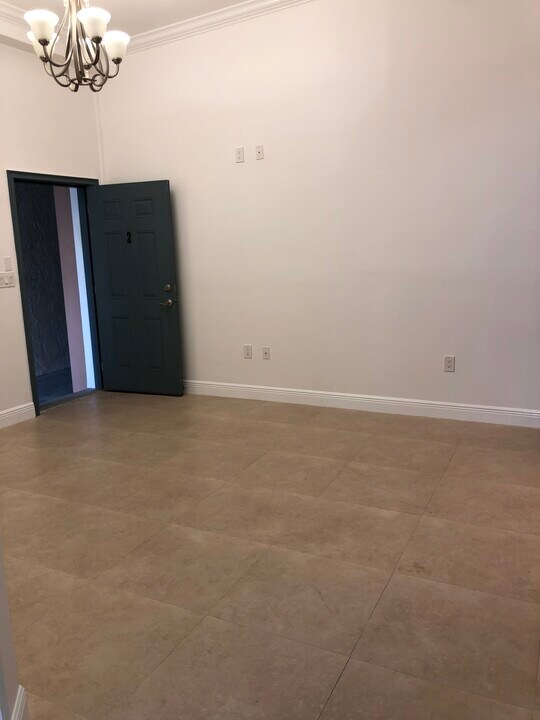 2268 SW 8th St, Unit 1 in Miami, FL - Building Photo